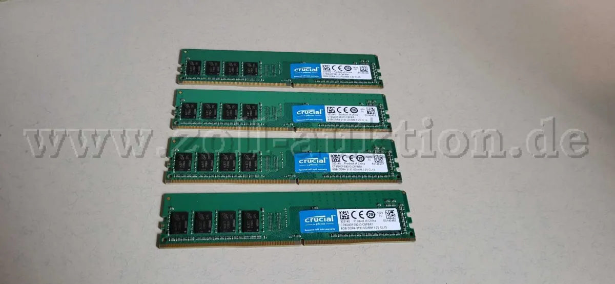 4 条 Crucial DDR4 PC4-17000 内存,每条 8 GB,共 32 GB