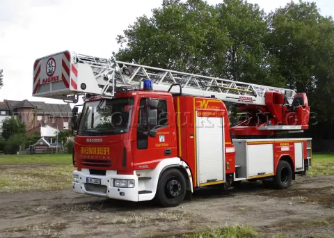 1 escalera giratoria DLK 23-12 CS Magirus, chasis IVECO