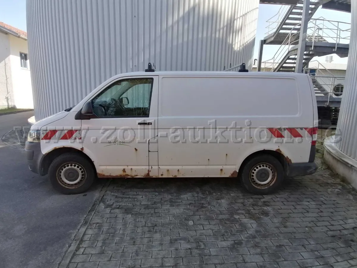 1 辆 VW T5 TDI 厢式货车，带全轮驱动