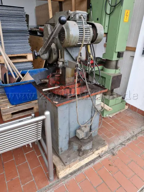 1台金属圆锯 Trennjäger Maschinen Sägenfabrik，型号：VC 260