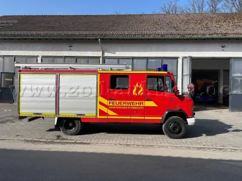 1 vehículo de extinción de incendios LF 8 Daimler-Benz, tipo 711 D