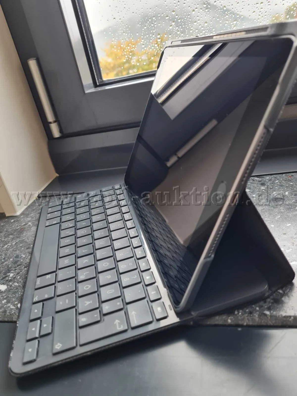 1 Apple iPad 5. generation Wi-Fi + Cellular