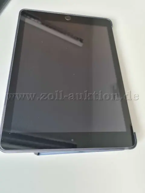 1 Apple iPad generația a 5-a Wi-Fi + Cellular