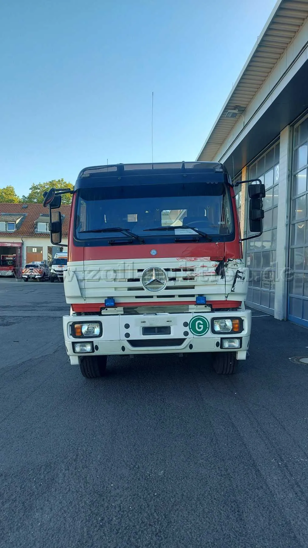 1 辆 Mercedes Benz 1838L 型消防特种车辆 交换车厢车
