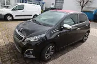 1 személygépkocsi Peugeot