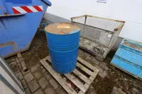 1 个油桶 200 l