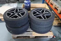 1 set di cerchi in alluminio con pneumatici