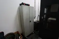 1 dulap din tablă de oțel