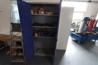 1 ormar od čeličnog lima s sadržajem