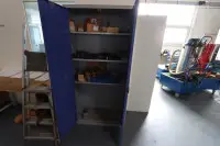 1 dulap din tablă de oțel cu conținut