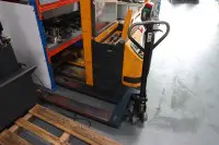 1 cărucior hidraulic
