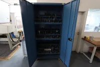 1 çelik sac dolap içindekilerle