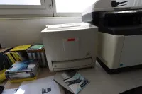 1 imprimantă laser