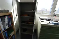 1 dulap din tablă de oțel
