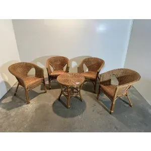 Rattanmøbler - 1 bord + 4 stole