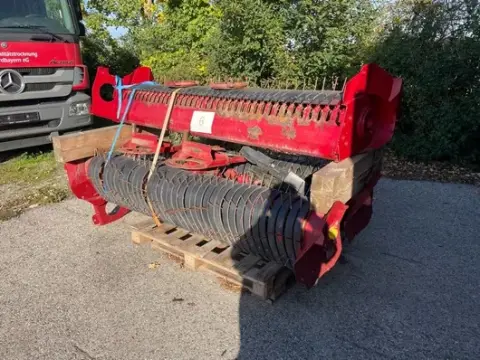 3 个 Strautmann 捡拾器