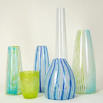 Seis jarrones de vidrio incoloro con franjas verticales, probablemente Murano, años 1960-1970 (6)