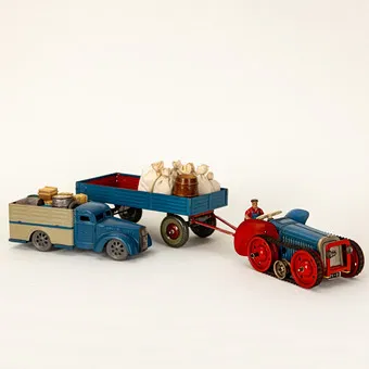 两件铁皮玩具：Gescha 履带牵引车带拖车 + Rico 卡车，20世纪中叶（2）。