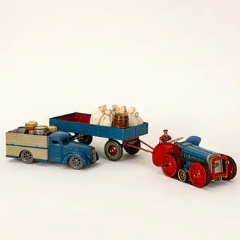 Dos juguetes de hojalata: tractor de orugas Gescha con remolque + camión Rico, mediados del siglo XX (2).