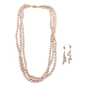 SCHMUCKSET, 3-TEILIG, DREIREIHIGE HALSKETTE UND OHRHÄNGER, 14K / 585 GELBGOLD MIT ROSAFARBENEN ZUCHTPERLEN.