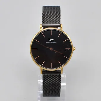 Daniel Wellington Switzerland。Timepiece，极简女士腕表，不锈钢，镀金，可调节表扣，现代风格。