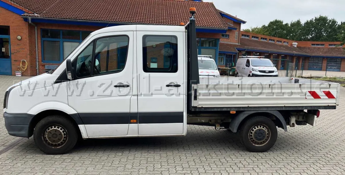 1 辆 VW Crafter 平板车厢双排座