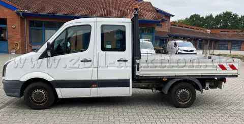 1 辆 VW Crafter 平板车厢双排座