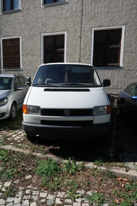 1 VW Kombi T4, 2,5 bensin, første registrering: 10/1992