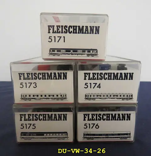 1套Fleischmann H0比例5节快车车厢组