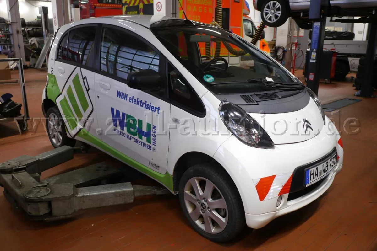 1辆电动乘用车Citroen C-Zero，事故车，不可行驶