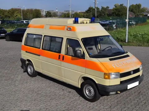 Specialkøretøj ambulance/transportkøretøj lukket (VW, T4 2.4D KTW L2H2)