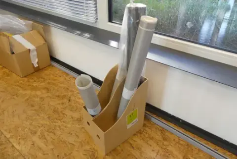2 pz. raccoglitori verticali per documenti, con contenuto
