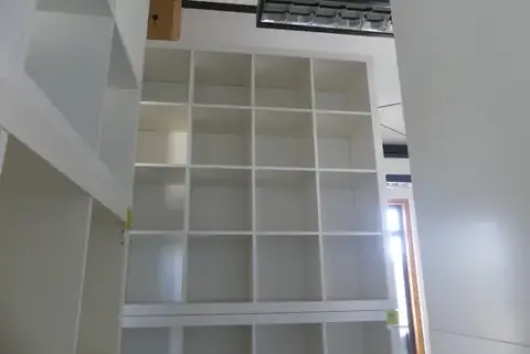 2 个货架，不含内容物