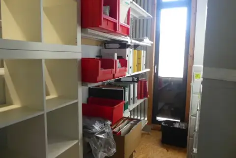 Contenuto scaffale (materiale per ufficio)