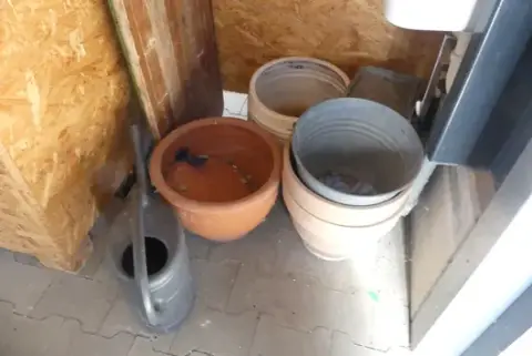 Toplu: saksılar, bira bankı, ilk yardım