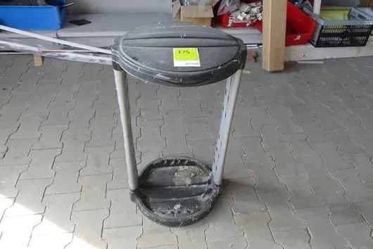 Çöp torbası tutucu