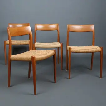 نيلس أوتو مولر لصالح JL Møllers Møbelfabrik، أربعة كراسي / كراسي طعام، «الطراز 77»، خشب الساج، حبل ورقي، الدنمارك، ستينيات القرن العشرين.