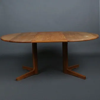 SØREN NISSEN 和 EBBE GEHL。FDB Møbler。可伸缩餐桌，型号'' C69 ''，橡木，1970年代。