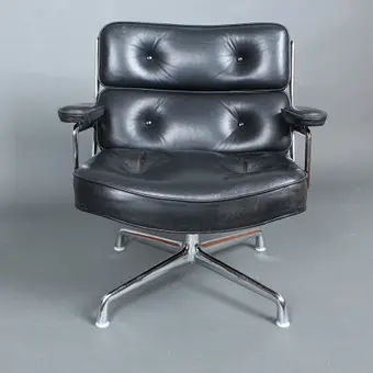 CHARLES & RAY EAMES. Vitra, bureaustoel / conferencestoel, model 'Lobby Chair ES 108', aluminium, verchroomd, leer, ontwerp 1960, Duitsland.