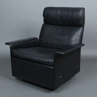 ديتر رامس. Vitsoe. كرسي / Lounge Chair، الطراز 'RZ 62'، بلاستيك، جلد، تصميم 1962، ألمانيا.