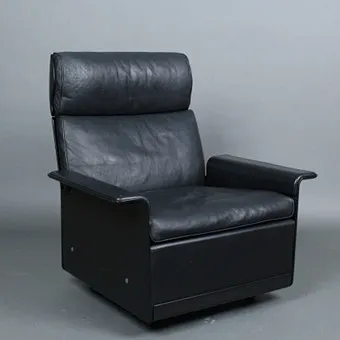 DIETER RAMS。Vitsoe。扶手椅 / 休闲椅，型号 'RZ 62'，塑料，皮革，1962年设计，德国。