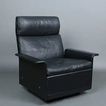ديتر رامز. Vitsoe. كرسي / كرسي استرخاء، طراز 'RZ 62'، بلاستيك، جلد، تصميم 1962، ألمانيا.