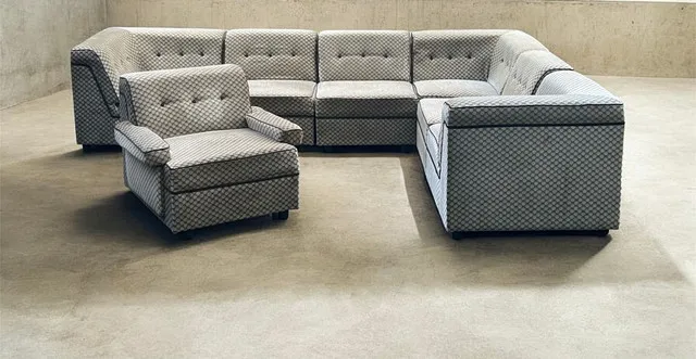 6-teiliges italienisches Modulsofa und ein Sessel der 1970er.