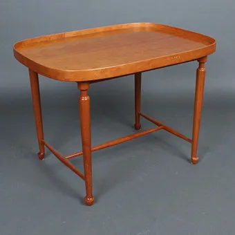 JOSEF FRANK لصالح Svenskt Tenn، طاولة جانبية موديل '' 974 ''، ماهوغني/بتولا، منتصف القرن العشرين