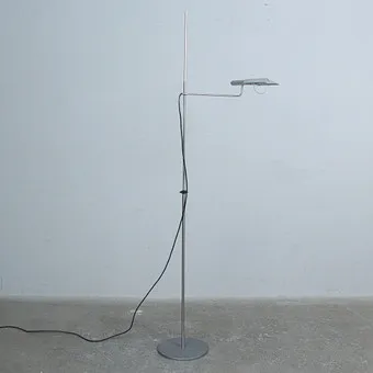 ROSEMARIE AND RICO BALTENSWEILER. pour Baltensweiler, lampadaire, modèle '' TRIAS S '' design de 1998.