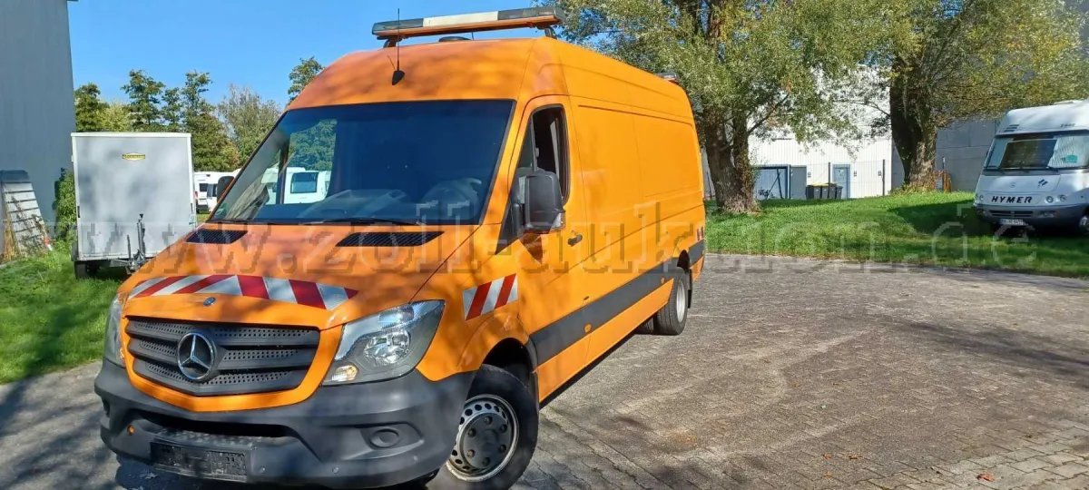 1 辆 Mercedes Sprinter 513 CDI 厢式货车
