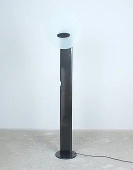 Lámpara de pie estilo Bauhaus de los años 1990.