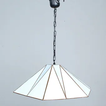 Taklampe i Tiffany-stil.