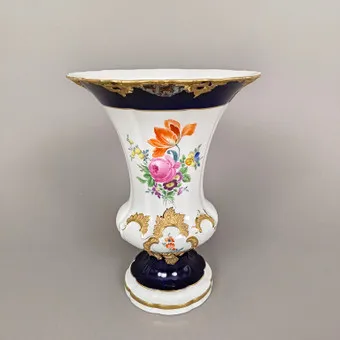 Prunkvase „B-Form" – Meissen, 20. Jh., Porzellan.