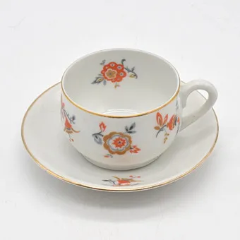 BAREUTHER BAVARIA, taza con plato, flores dispersas, con borde dorado, 1.ª calidad, mediados del siglo XX.